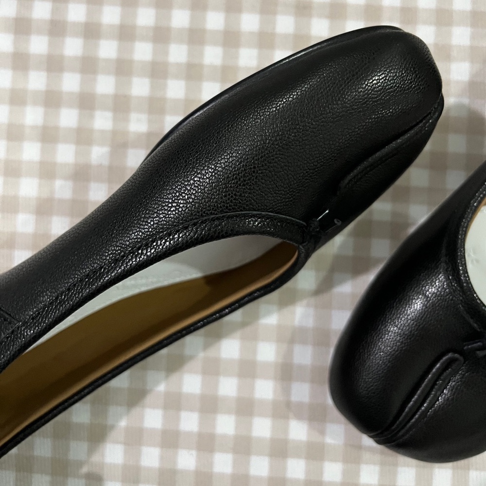 Maison Martin Margiela Black Split-Toe Leather Ballet Flats - Picture 4 of 10